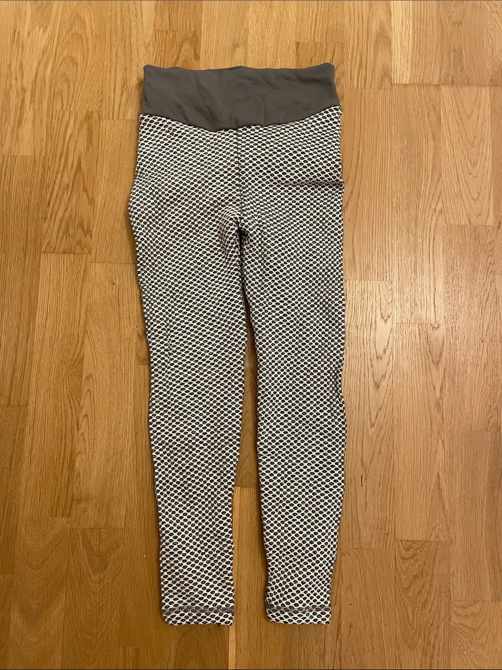 Gray Diamond-Print Ruched (Booty-Scrunch) Leggings